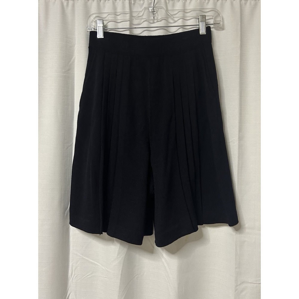 St. John Collection Knit Shorts Pockets 6 Navy Pleated Pull On Culottes